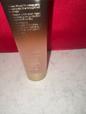Estee Lauder Advanced Cleansing Gel with free 12x10 inch makeup bag.